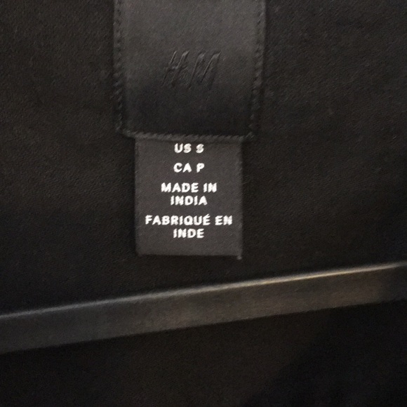 H&M black button down shirt - Picture 2 of 4